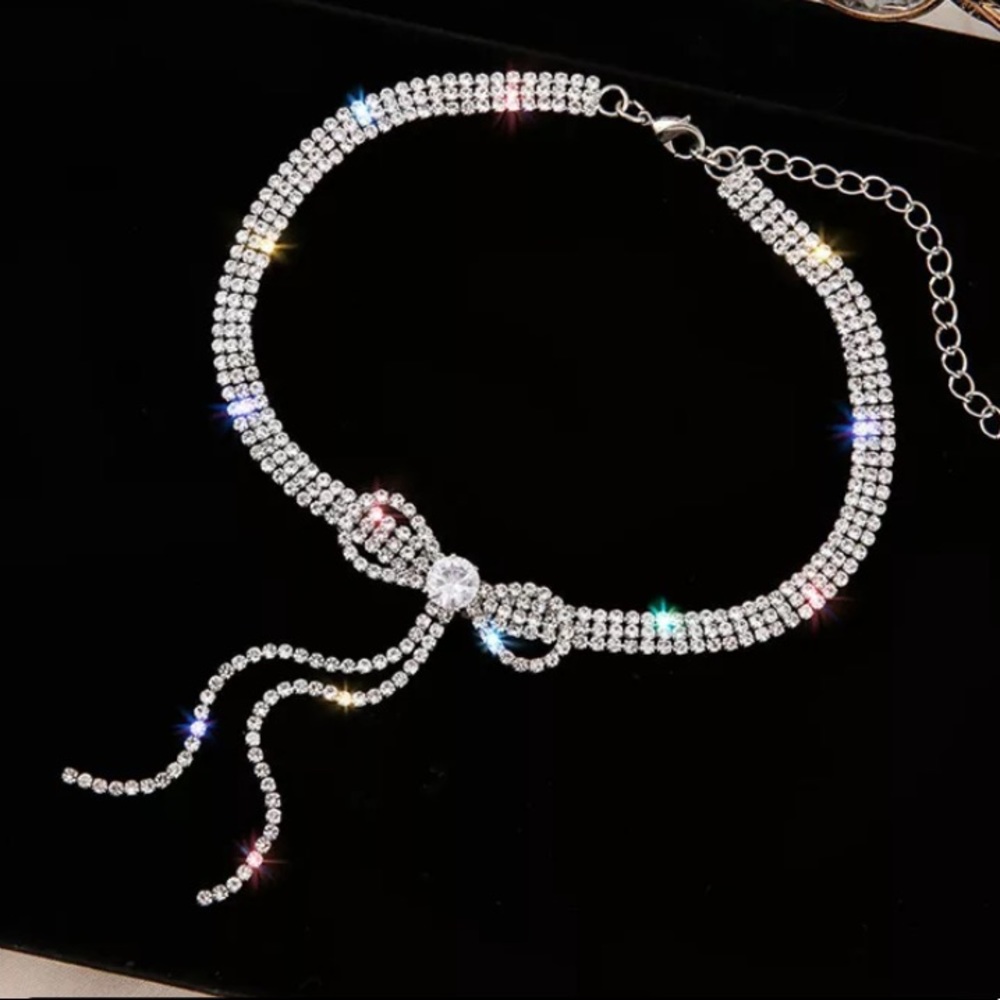 ๐ Silver Rhinestone Bow Choker Necklace - Picture 1 of 6